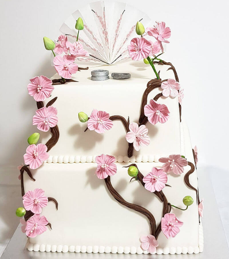 עוגת קומות לחתונה בעיצוב יפני