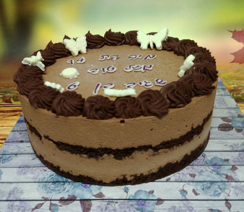 עוגת יום הולדת שכבות מוס שוקולד